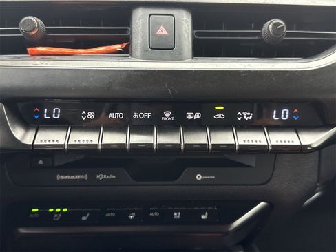 Used 2019 Lexus UX 200 w/ Premium Package image 31