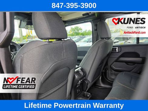 Used 2025 Jeep Wrangler Unlimited Sahara AWD/4WD image 22