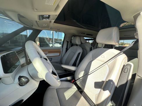 Used 2025 Volkswagen ID. Buzz 1st Edition image 37