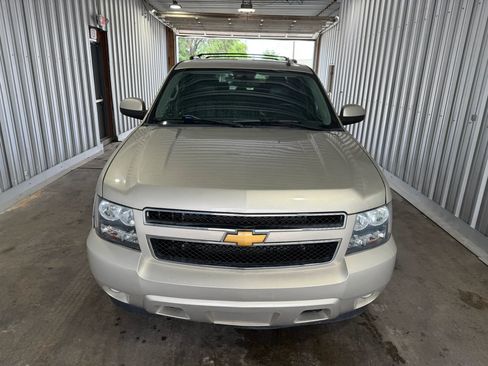 Used 2014 Chevrolet Suburban LT AWD/4WD image 3