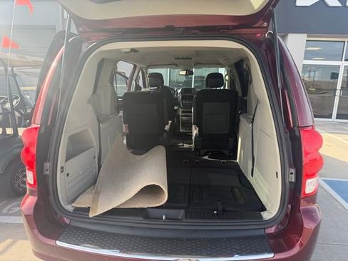 Used 2020 Dodge Grand Caravan SE w/ UConnect Hands-Free Group image 5