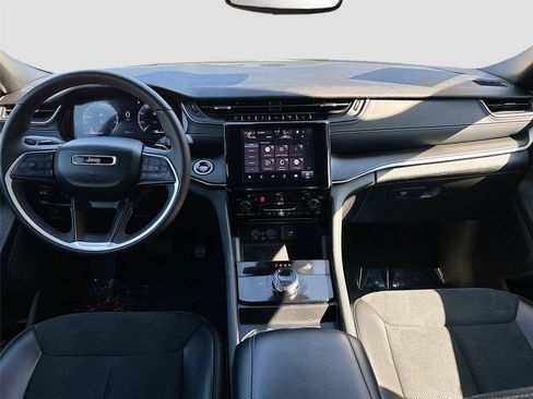 Used 2024 Jeep Grand Cherokee L Laredo image 22