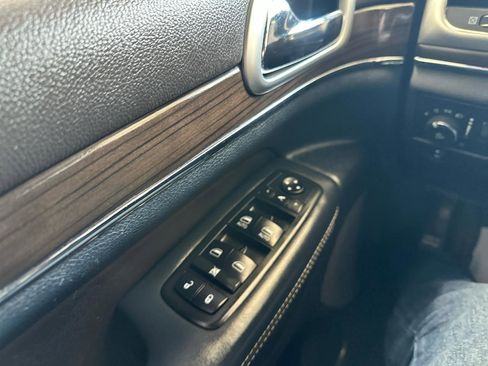 Used 2014 Jeep Grand Cherokee Overland w/ Advanced Technology Group AWD/4WD image 59