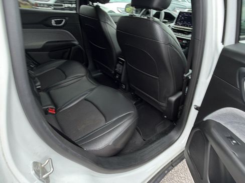 Used 2024 Jeep Compass Latitude AWD/4WD image 21
