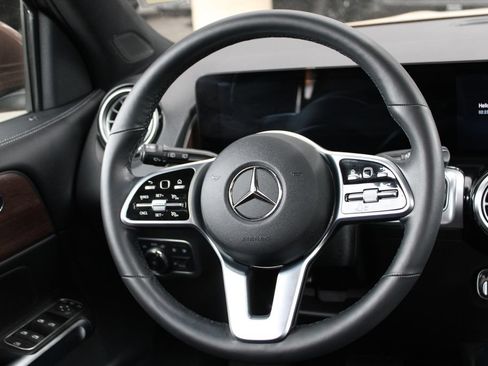 Used 2022 Mercedes-Benz GLB 250 4MATIC image 27
