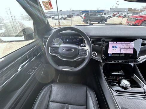 Used 2022 Jeep Wagoneer Series II w/ Premium Group I image 13