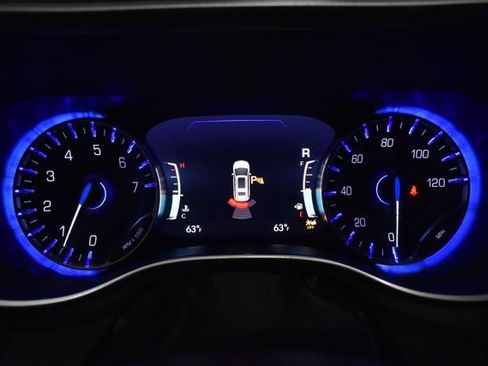 Certified 2025 Chrysler Pacifica Select image 16