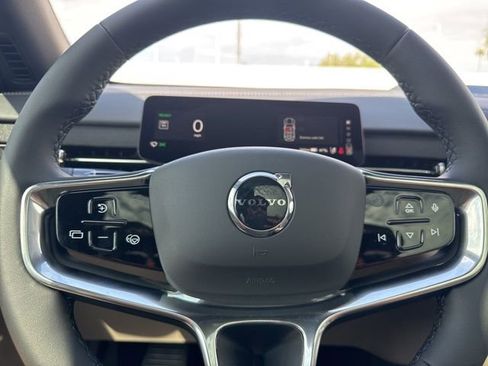 New 2025 Volvo EX90 Plus image 25