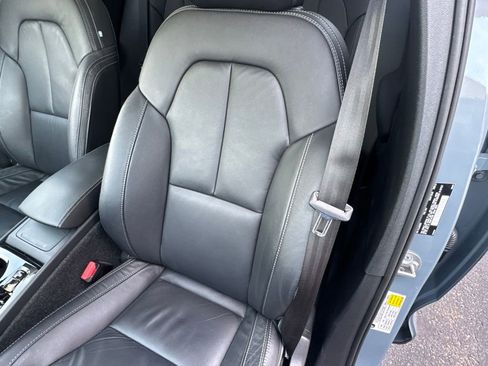 Used 2023 Volvo XC40 B5 Plus AWD/4WD image 32