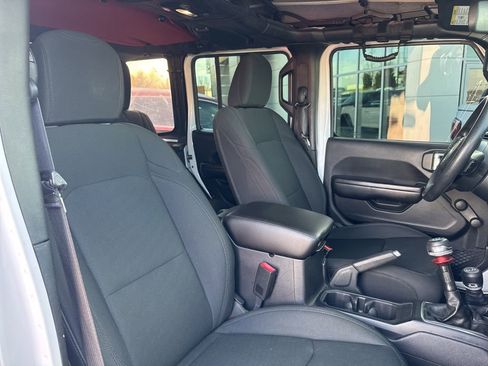 Used 2018 Jeep Wrangler Unlimited Sport image 18