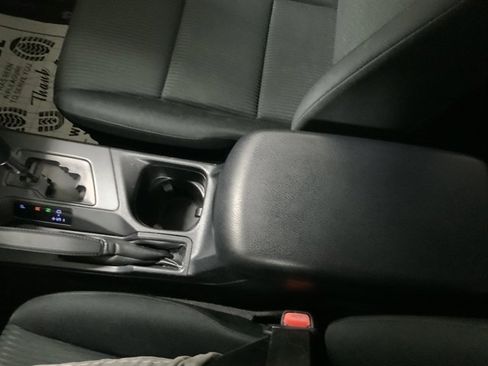 Used 2017 Toyota RAV4 LE AWD/4WD image 31
