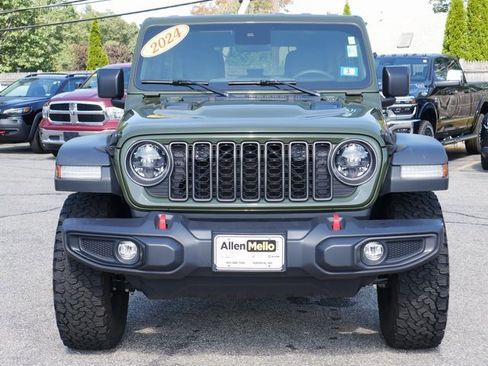 Used 2024 Jeep Wrangler Unlimited Rubicon image 2
