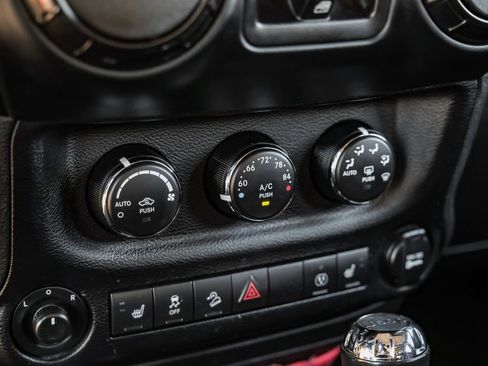 Used 2017 Jeep Wrangler Unlimited Rubicon image 23