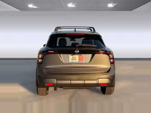 New 2026 Nissan Kicks SR w/ Cold Weather Package image 9