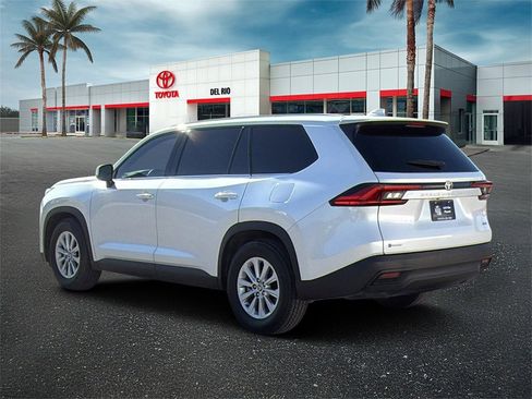 Used 2024 Toyota Grand Highlander XLE image 4