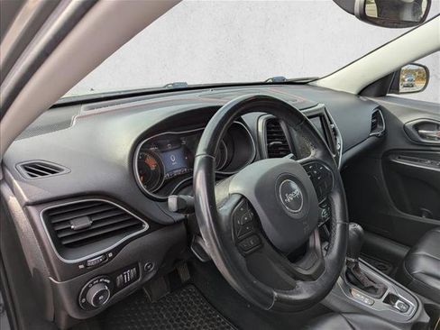 Used 2019 Jeep Cherokee Trailhawk w/ Comfort/Convenience Group image 12