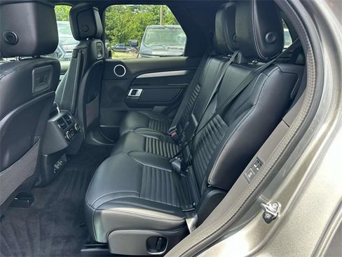 Used 2024 Land Rover Discovery Dynamic SE image 11