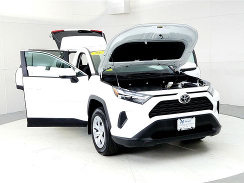 Certified 2025 Toyota RAV4 LE image 9