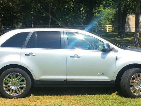 Used 2010 Lincoln MKX 2WD image 6