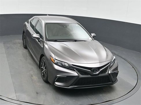 Used 2024 Toyota Camry SE image 36