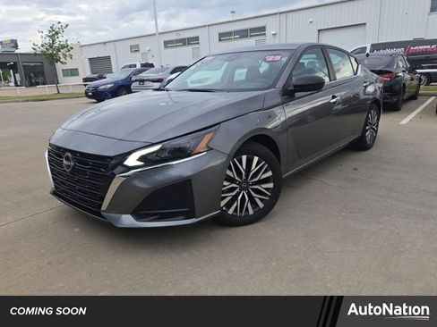 Used 2025 Nissan Altima 2.5 SV image 1