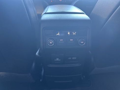 Used 2023 GMC Acadia SLT AWD/4WD image 19
