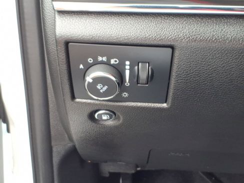 Used 2022 Jeep Grand Cherokee Limited image 23