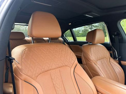 Used 2018 BMW 750i xDrive AWD/4WD image 28