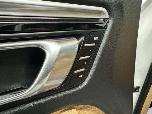 Used 2018 Porsche Macan S image 25