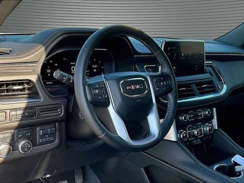 Used 2023 GMC Yukon XL SLT w/ SLT Premium Package AWD/4WD image 17