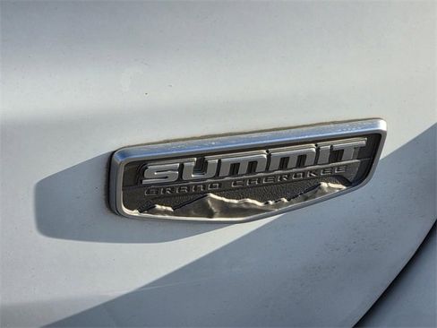 Used 2015 Jeep Grand Cherokee Summit w/ Platinum Series Group image 32