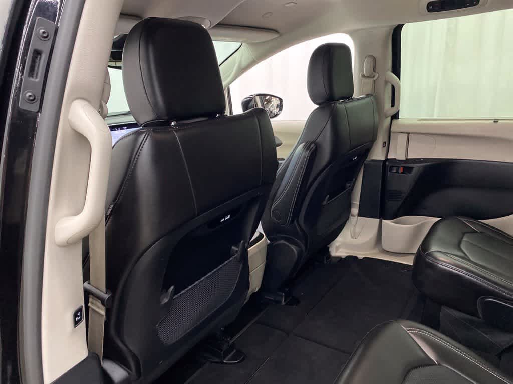 Used 2024 Chrysler Pacifica Touring-L FWD image 15