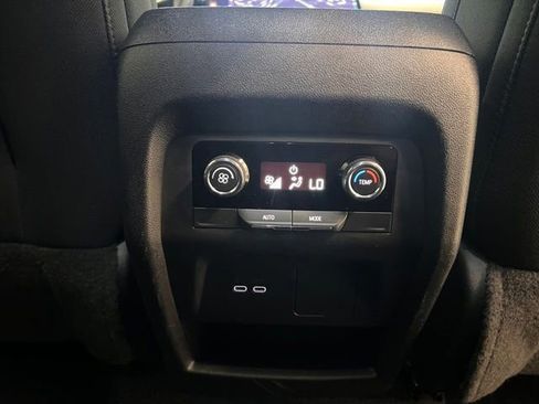 Used 2025 Chevrolet Traverse LT AWD/4WD image 10