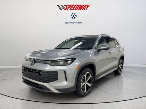 New 2026 Volkswagen Tiguan SE AWD/4WD image 3
