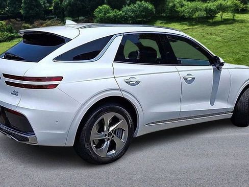 New 2026 Genesis GV70 2.5T Advanced image 8