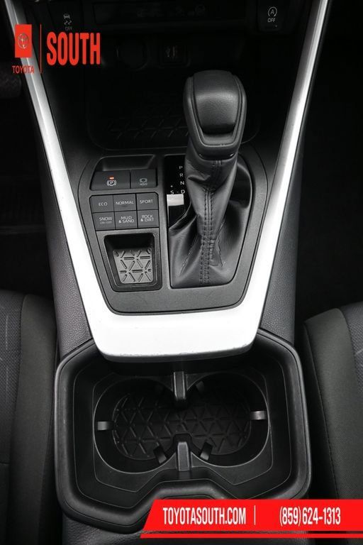 Used 2025 Toyota RAV4 XLE AWD/4WD image 20
