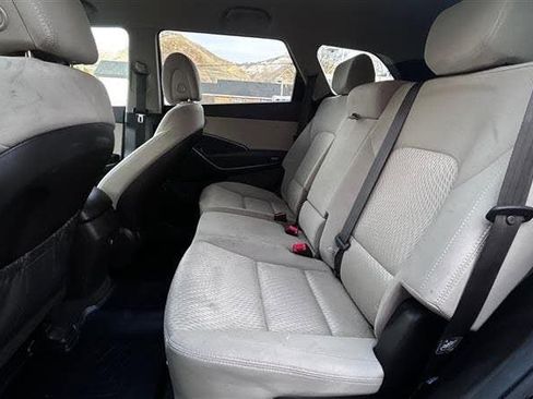 Used 2017 Hyundai Santa Fe SE AWD/4WD image 13