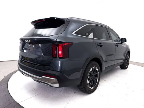 Used 2024 Kia Sorento S FWD image 16