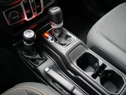 Used 2025 Jeep Gladiator Sport AWD/4WD image 22