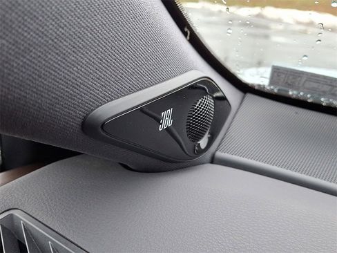 Used 2022 Toyota Avalon Limited image 29