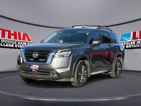 Used 2022 Nissan Pathfinder SV FWD image 1