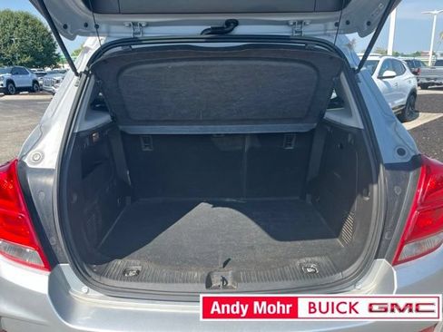 Used 2018 Chevrolet Trax LT w/ LT Convenience Package FWD image 9