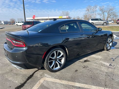 Used 2015 Dodge Charger R/T image 9