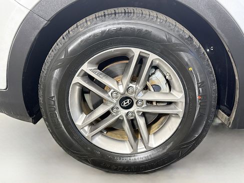 Used 2018 Hyundai Santa Fe Sport w/ 2.4L Value Package 02 FWD image 38