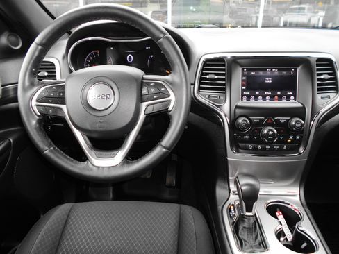 Certified 2020 Jeep Grand Cherokee Laredo image 4