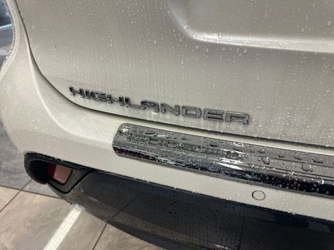 Used 2021 Toyota Highlander Limited AWD/4WD image 8