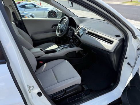 Used 2016 Honda HR-V LX image 10