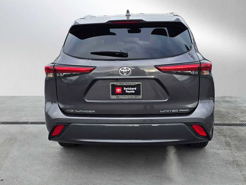 Used 2023 Toyota Highlander Limited image 4