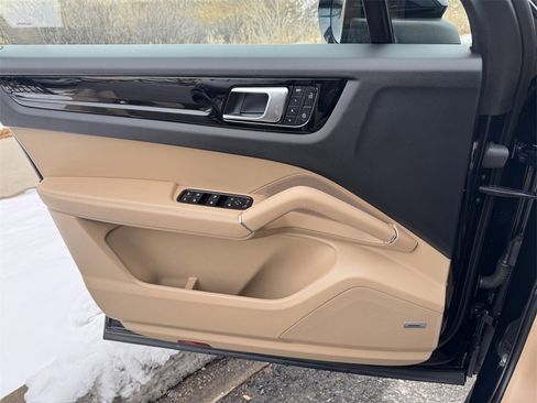 Used 2022 Porsche Cayenne image 13