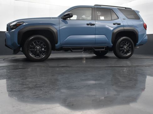 Used 2025 Toyota 4Runner SR5 AWD/4WD image 37